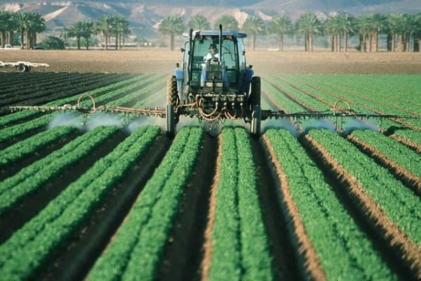 farmer-880567_640